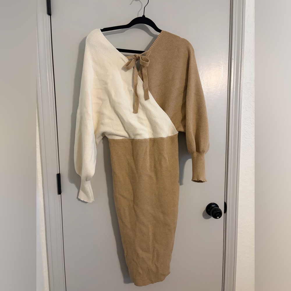 Two-Tone Knit Dress - Picture 3 of 3